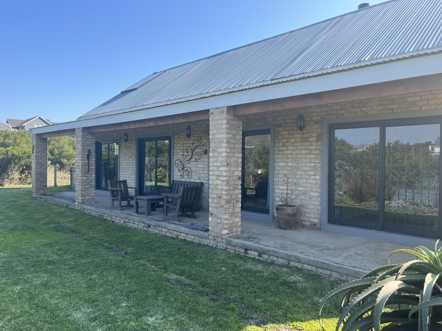 To Let 2 Bedroom Property for Rent in Pringle Bay Western Cape
